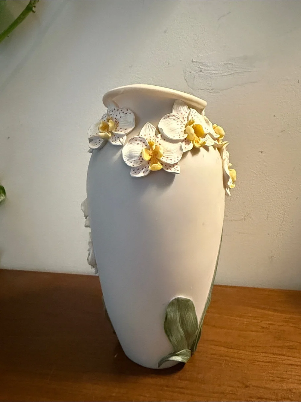 Vintage Orchid Vase 3d